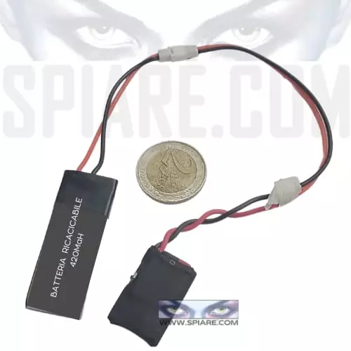 Microregistratore audio professionale con batteria esterna collegata, mostrato con moneta da 2 euro per le dimensioni reali.