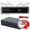 Microcamera notturna black box con vista frontale e prospettica affiancata da grafica di orologio e calendario a indicare la lunga autonomia
