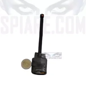 Microcamera WiFi da indossare lunga durata con antenna - Dimensioni compatte mostrate con moneta per confronto. Corpo principale 35mm del dispositivo indossabile.