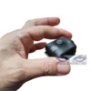Microcamera WiFi spia ultra piccola tenuta tra le dita - dimensioni reali 3.5 x 3 x 2 cm