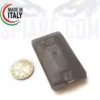 Registratore vocale spia 7 giorni Made in Italy mostrato con moneta da 2 euro - Dimensioni reali compatte (65mm) e batteria 168 ore.