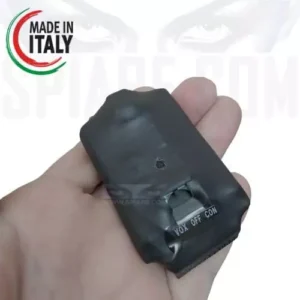 Registratore vocale spia lunga durata tenuto in mano - Dimensioni compatte del RECORDER-14 con 14 giorni di autonomia e calamita integrata.