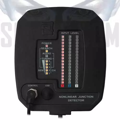 Rilevatore giunzioni non lineari Cayman ST-401 - Display posteriore con barre LED verticali colorate per visualizzazione segnali RF.