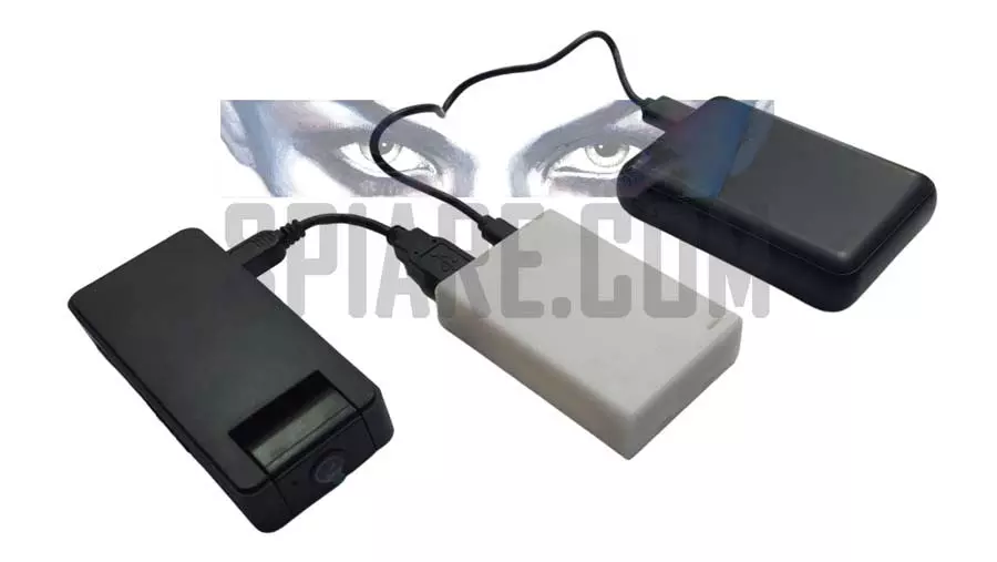 Configurazione riattivatore power bank per telecamera - Schema collegamento: power bank, modulo riattivatore e telecamera con cavi USB.